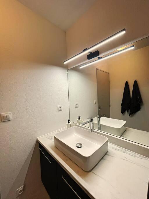 L'ecrin Urbain Centre Ville-parking Gratuit Apartment Montpellier